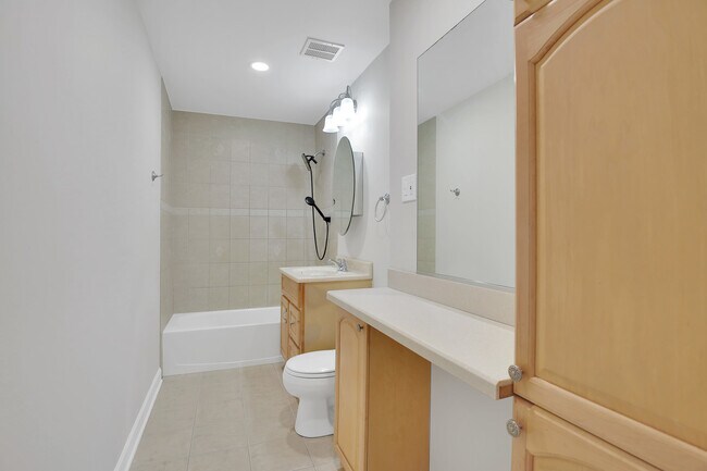 Building Photo - 8970 N Parkside Ave