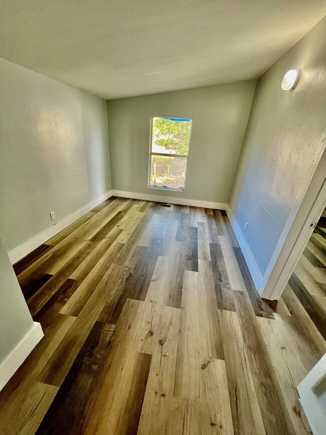 Building Photo - Charming 4BR/2BA Lakeland Home NO APPLICATION FEE!