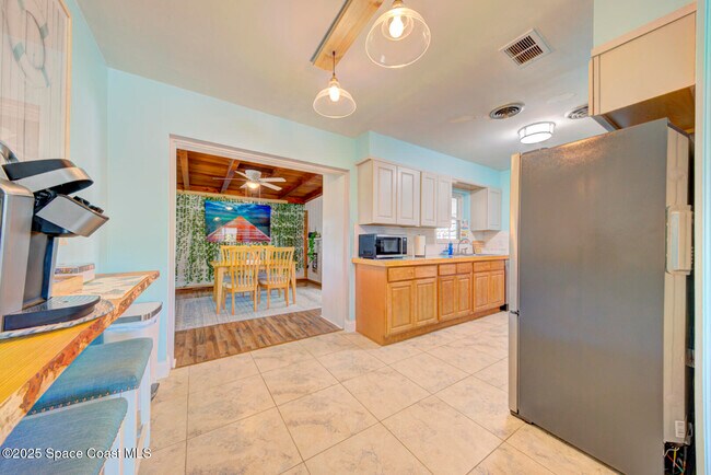 Building Photo - 282 Fay Dr