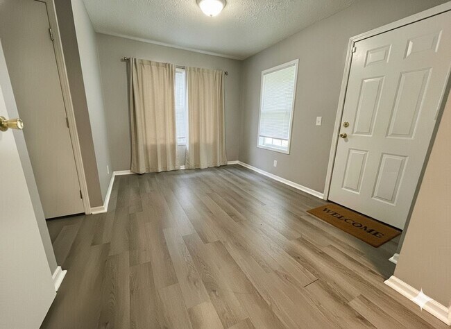 Building Photo - Move-In Ready 4 Bed, 2 Bath with 1-Car Garage and Updated Kitchen