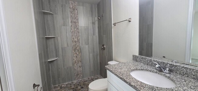 Building Photo - Duplex for rent