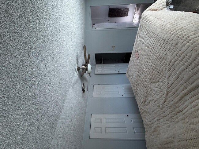 Building Photo - 142 Maryvale Dr