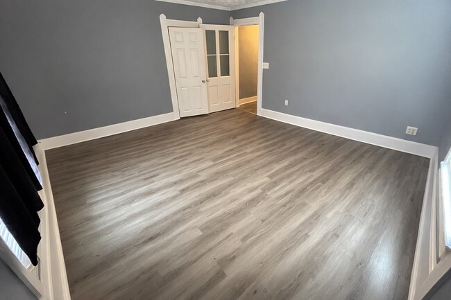 Building Photo - 1512 Main St