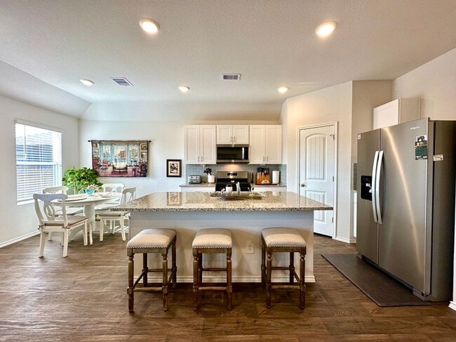 Building Photo - 331 N Richland Dr