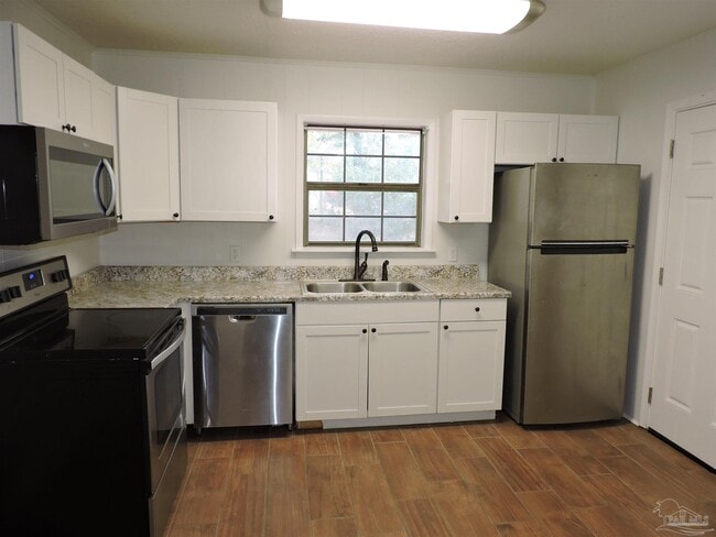 Building Photo - 5720 Fairway Dr