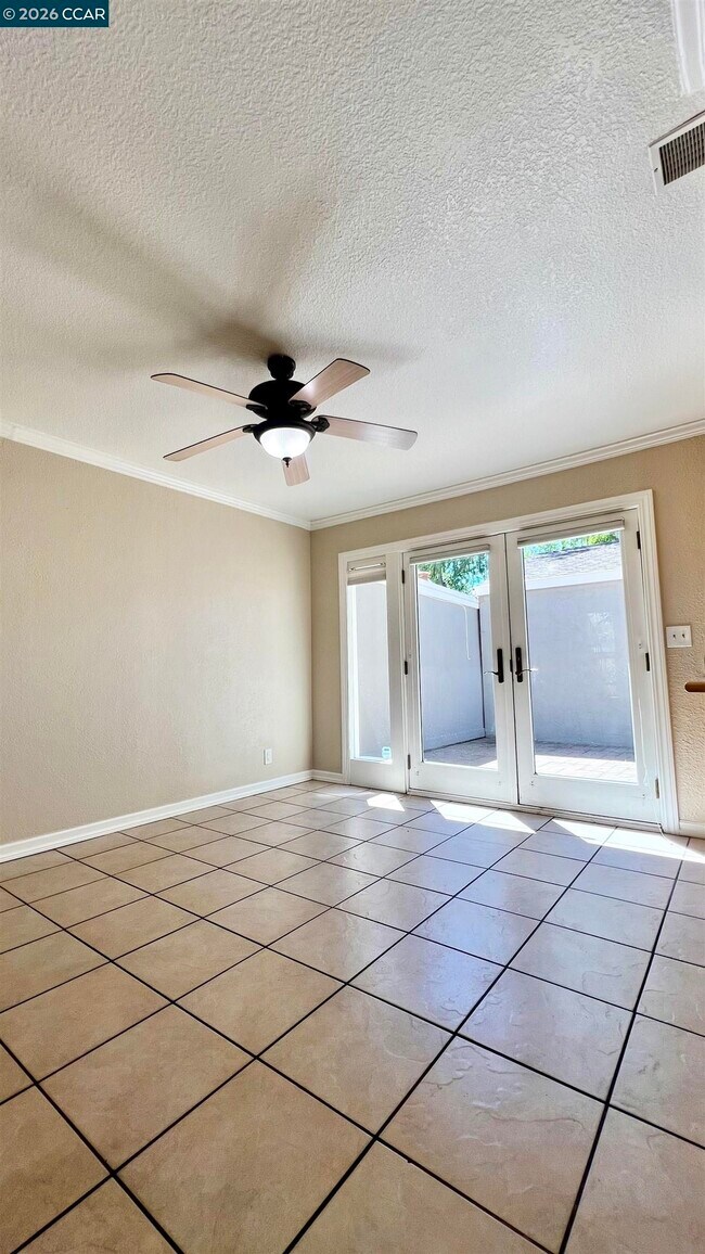 Building Photo - 2828 Royal Ann Ln