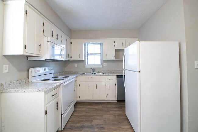 Building Photo - 9-409 Thompsonville Ln