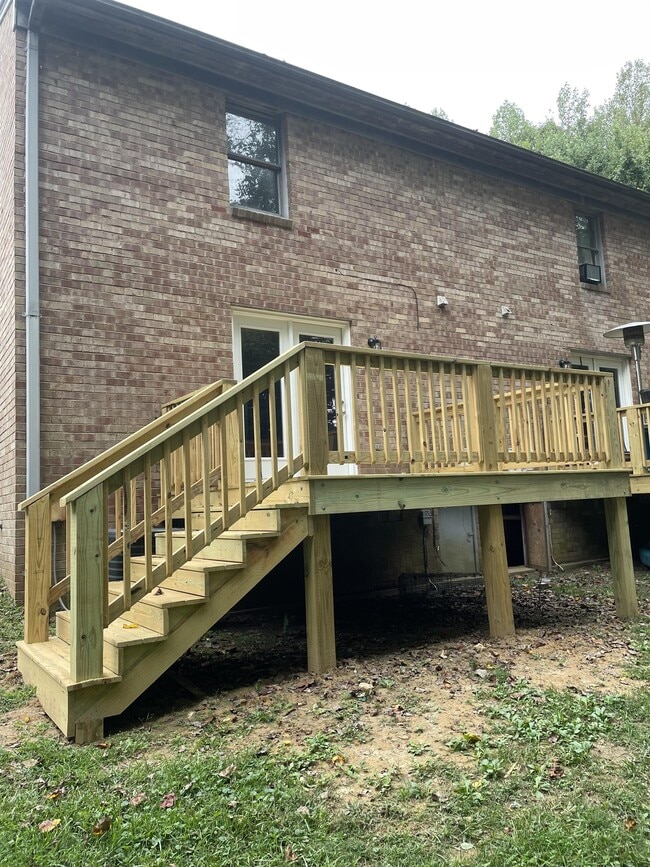 Building Photo - 139 E Vail Dr