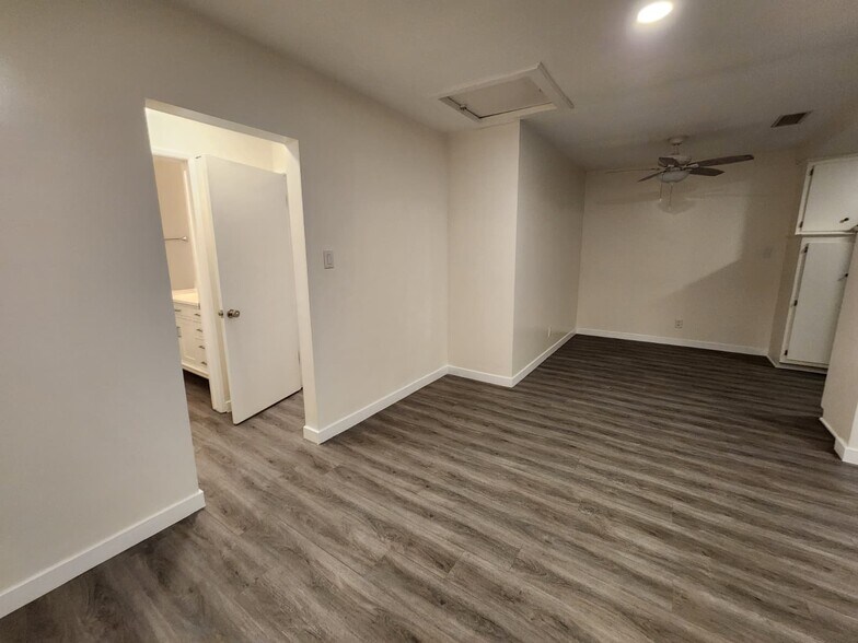 Building Photo - 701 S Osage Ave