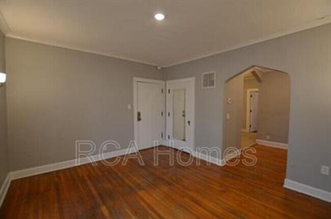 Building Photo - 2527 Shelby St