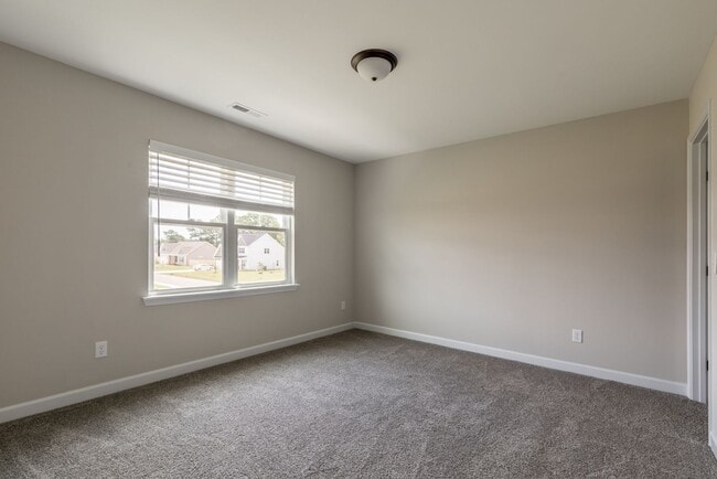 Building Photo - 300 Waylon Wy