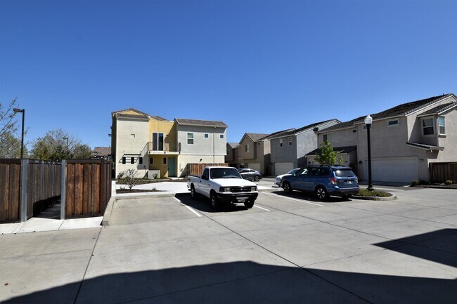 Building Photo - 3998 E Commerce Way
