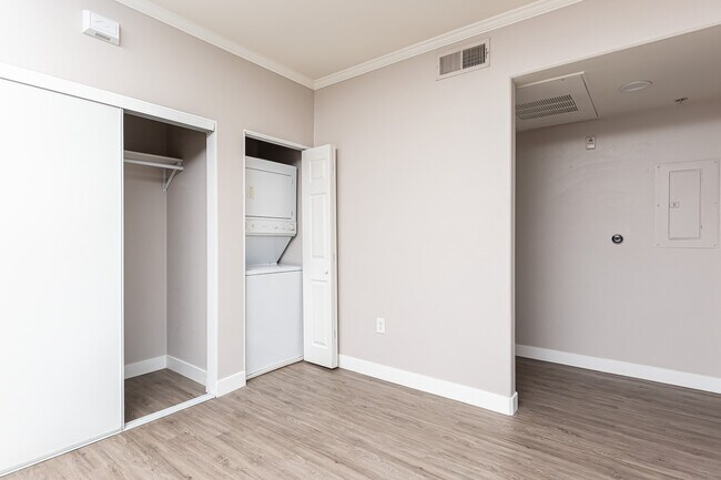 Building Photo - 1501 Front St