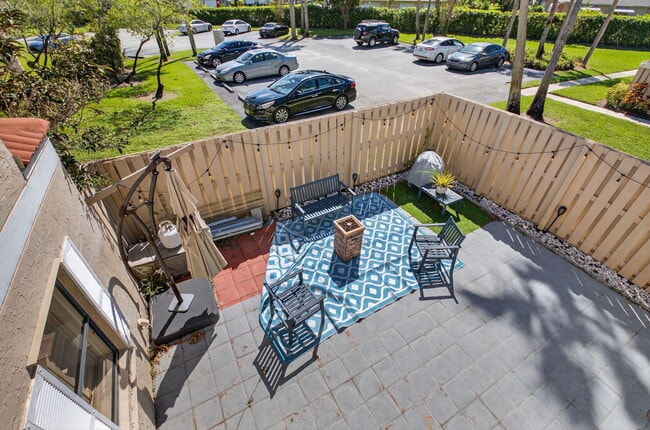 Building Photo - 4310 Village Dr