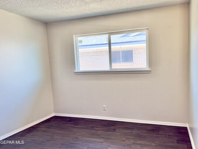 Building Photo - 5208 La Taste Ave