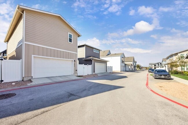 Building Photo - 7612 Mandela Bend