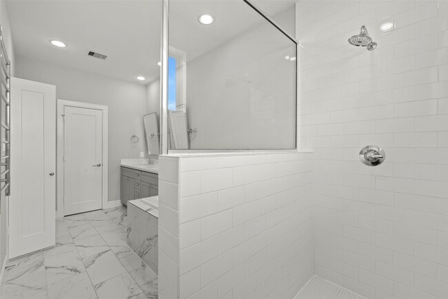 Building Photo - 6315 Timbergrove Gardens Ln