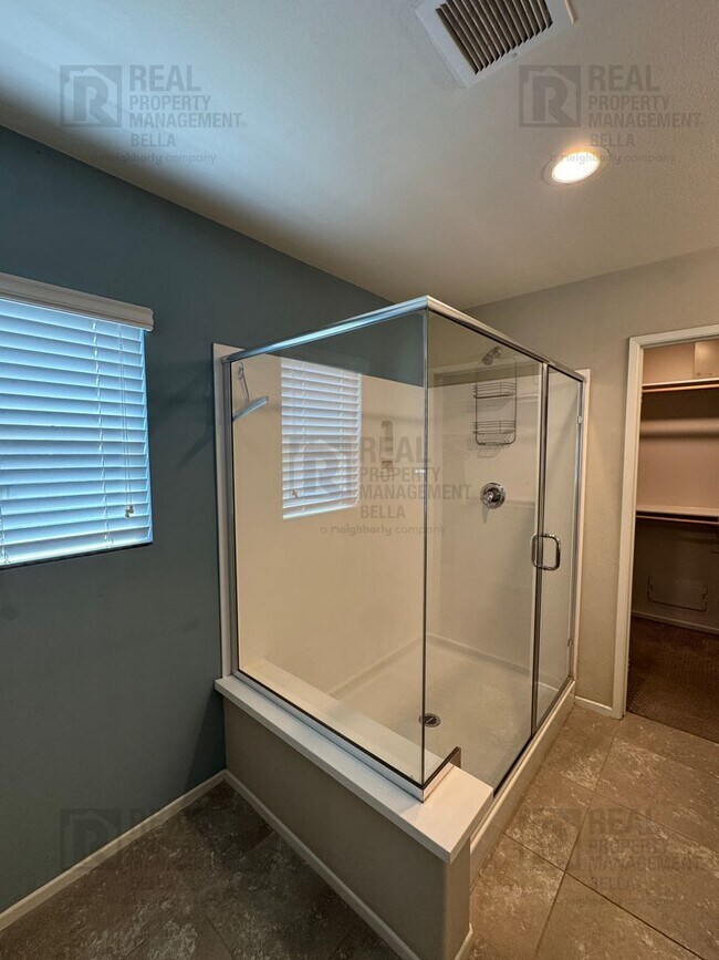 Building Photo - 31372 McKenna Ct