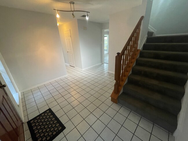 Building Photo - 62 Plum Ct