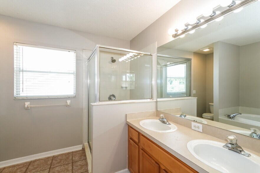 Building Photo - 21030 Green Wing Ct