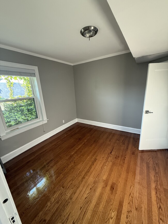 Building Photo - 1744 E 84th Pl