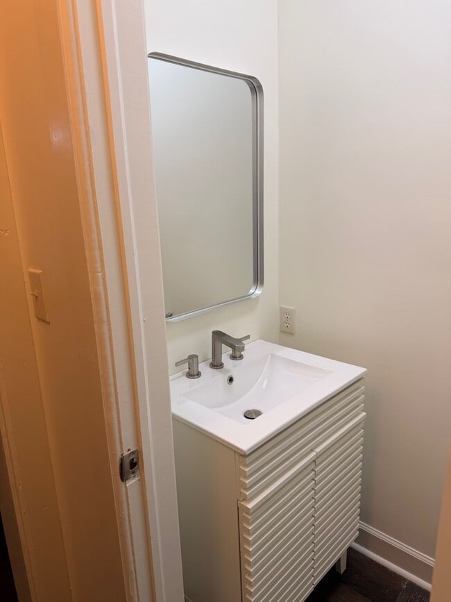 Building Photo - 1213 N 32nd Ave