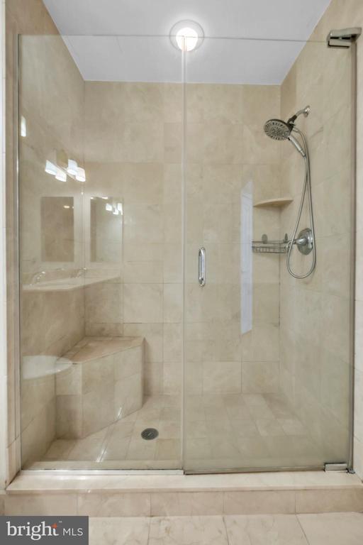 Building Photo - 400 S Broad St