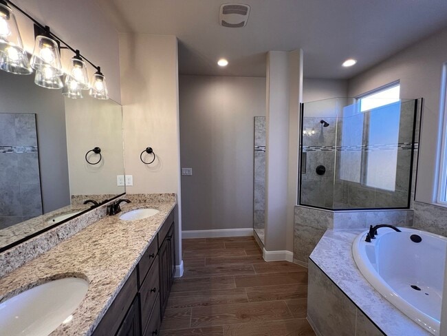 Building Photo - Newer home in Sky Ridge