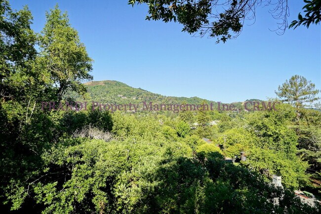 Building Photo - 3-Bedroom, 3-Bath Home with Expansive View...