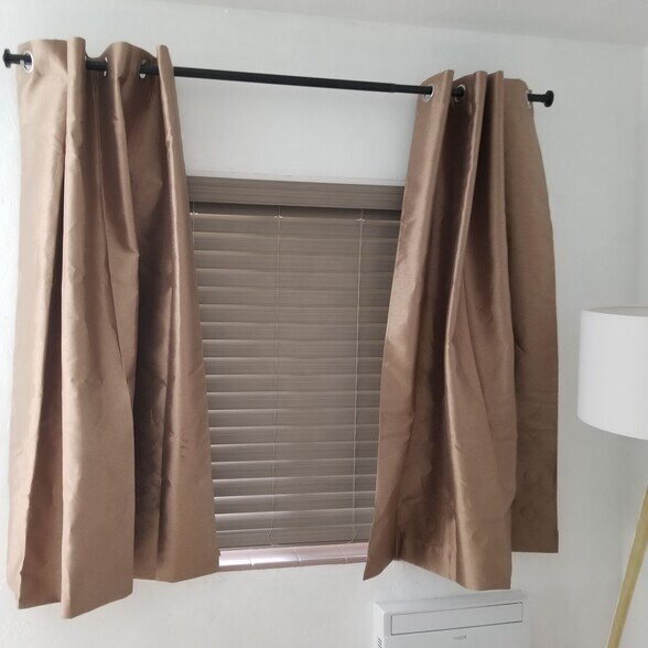 Building Photo - 1952 Madison St