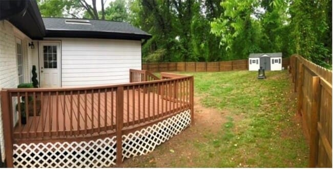 Building Photo - 2783 Meadowview Dr SE