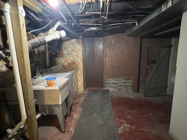 Laundry room -Unfinished basement - 1748 Sheridan Ave