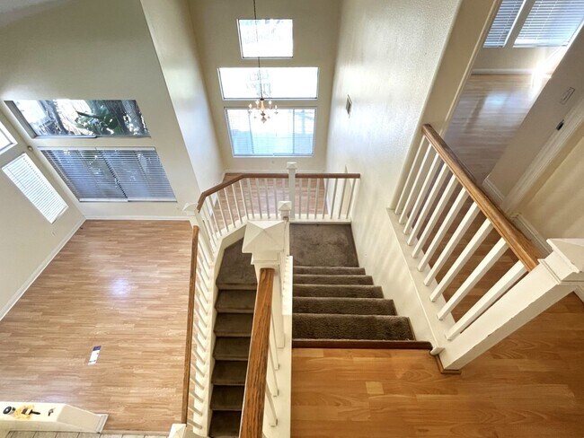 Building Photo - 4 bed, 2.5 bath located in Corona, CA!