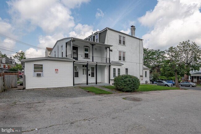 Building Photo - 234 4th Ave