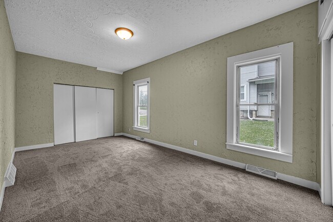 Building Photo - 402 Nicholson St
