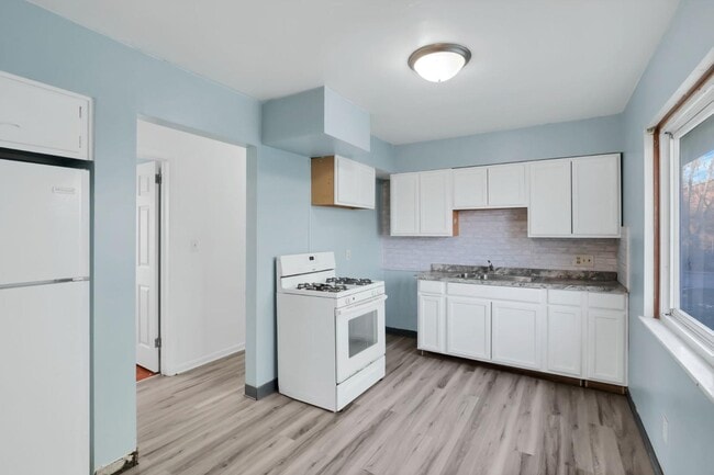 Building Photo - 1699 E Weber Rd