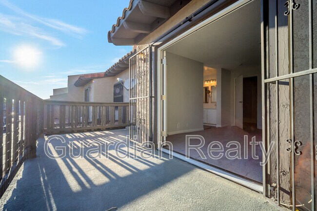 Building Photo - 2882 Calle Del Oro