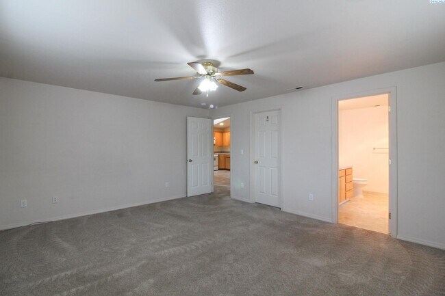 Building Photo - 3 Bed/2 bath Home in West Pasco