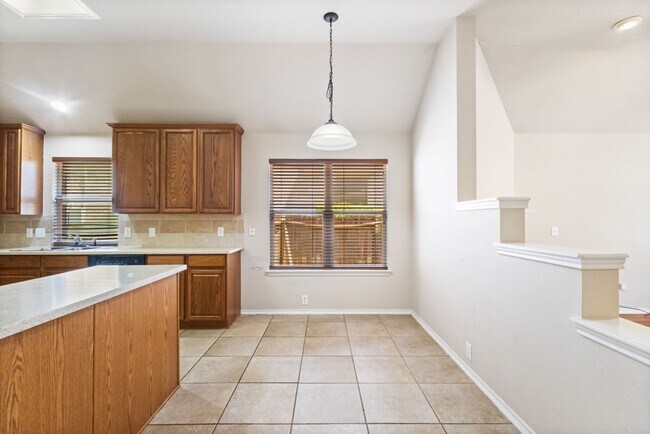 Building Photo - 908 Rimrock Trail