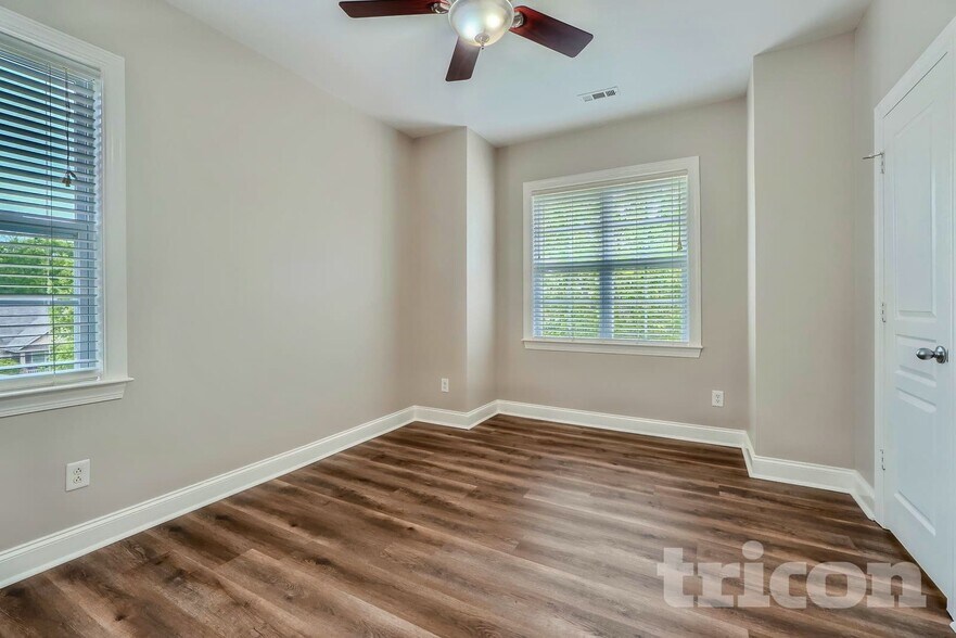 Building Photo - 303 Trillium St NW