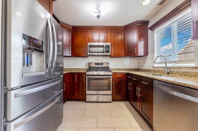 Building Photo - 8015 Windsor Dr