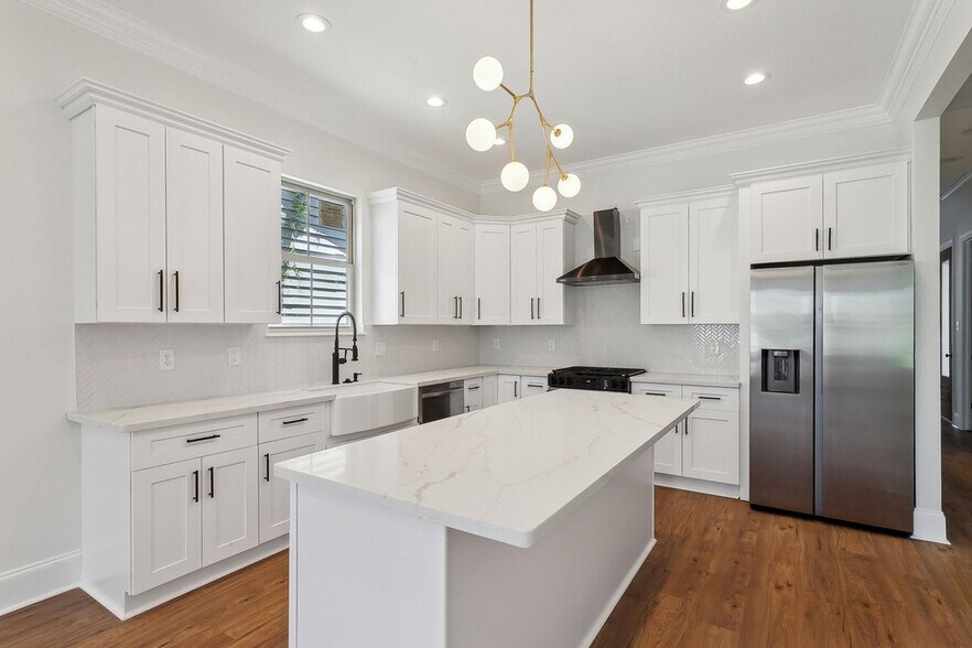 Building Photo - 606 Whitney Ave.