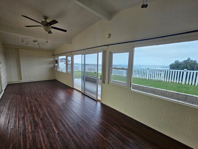 Building Photo - Spacious 3-Bedroom / 2-Bathroom Single-Family Home with Stunning Views – AVAILABLE NOW!