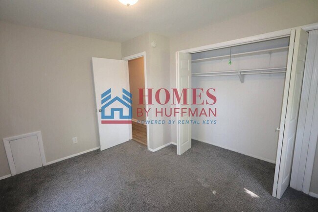 Building Photo - 2211 Frisse Ave