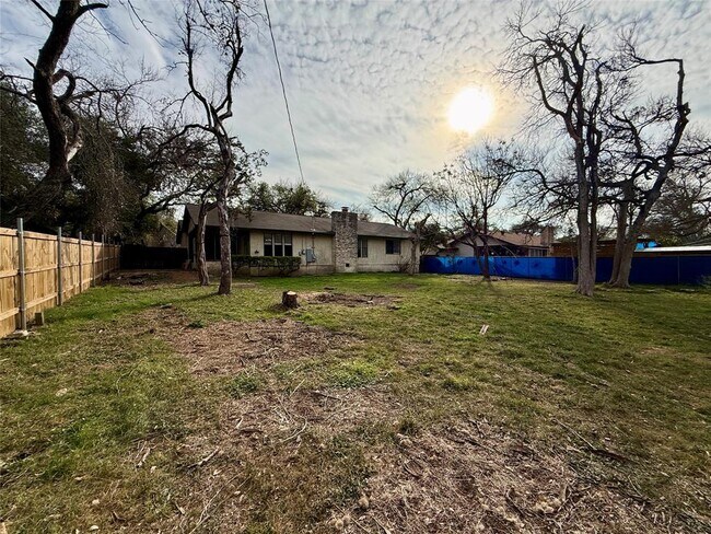 Building Photo - 9510 Newberry Dr