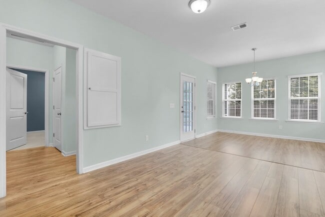 Building Photo - 5-Bedroom Buckhead East Home with Modern Kitchen & Large Fenced Yard