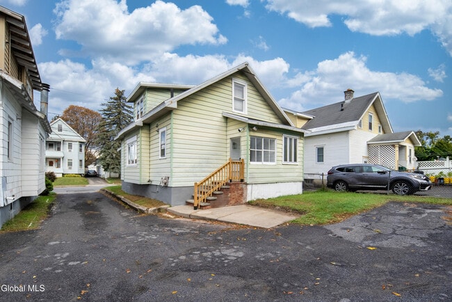 Building Photo - 364 Altamont Ave