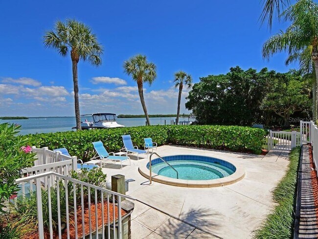 Building Photo - 615 Dream Island Pl