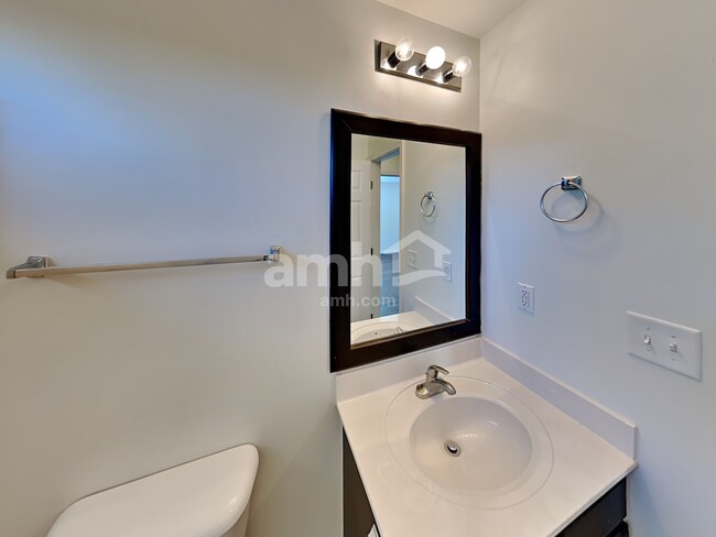 Building Photo - 1606 Harrison Way