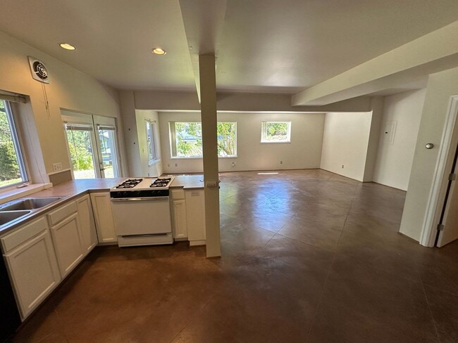 Building Photo - 7107 SW 29th Ave